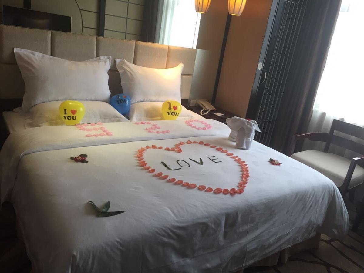 Royal Century Hotel Shenzhen Esterno foto